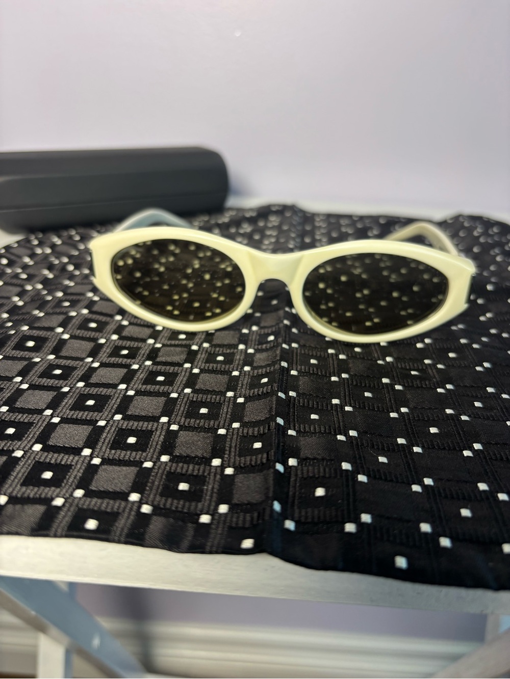 Gucci Vintage GG 2411/S Cream Y2K 90s Retro Sunglasses Made in Italy